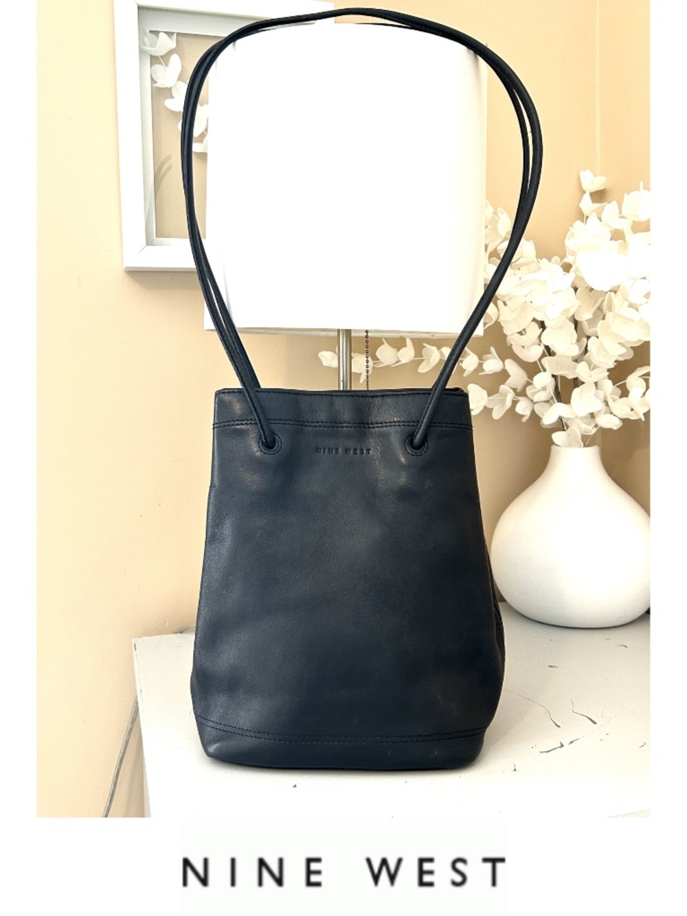 Vintage Leather Nine West Barrel Shaped Shoulder Bag Black